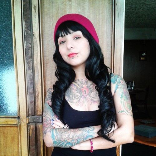 eliona-suicide:  #suicidegirls #suicidegirlschile #eliona #pinkhair #pierced #longhair #blakchair #tattooed #tattoos #inkedgirls 