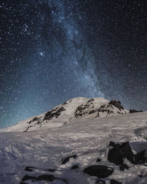 lensblr-network:Milky way. Mount rainier. Washington. Photographed on a night where I spent the enti