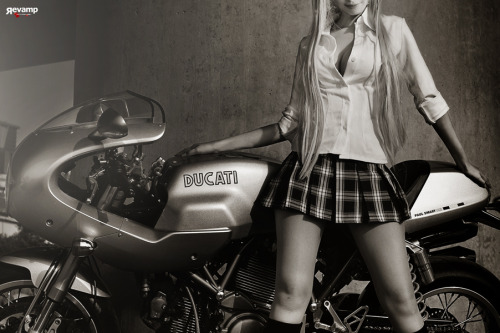 Porn Pics bikes-n-girls:  Biker girl http://bikes-n-girls.tumblr.com/