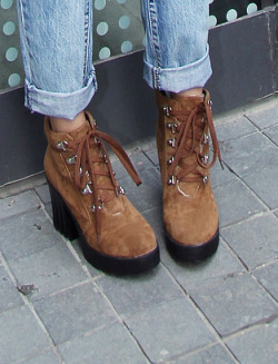 tbdressfashion:  short boots