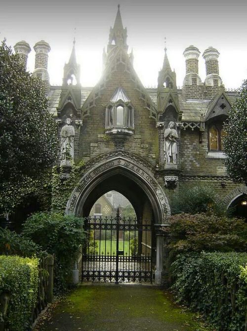 the-house-of-slytherin: Some gothic cottages on Swains Lane, Highgate, N. London by Liz&amp;Lol 