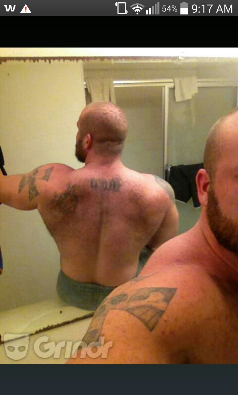 thelockerroom:  Grindr?  You should be on Growlr imo.  How will I be able to stalk