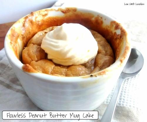 lowcarblovelies: Flourless Peanut Butter Mug CakeThis low carb/keto mug cake boasts no almond meal o