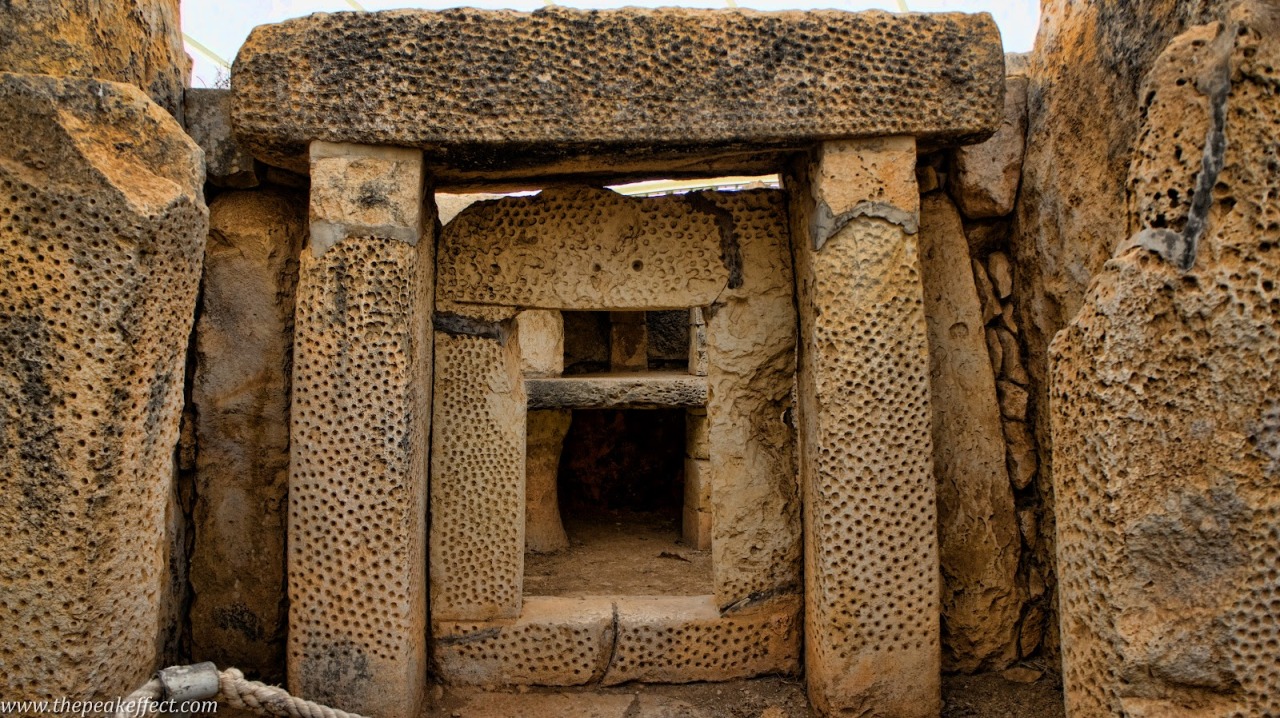 artpropelled:
“ Ħaġar Qim (standing/ worshipping stones) is a megalithic temple complex found on Malta, dating from the Ġgantija phase (3600-3200 BC). They are among the most ancient religious sites on Earth.
”