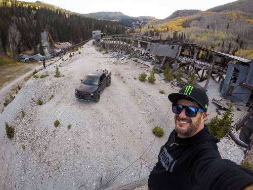 f9dtkfm:  Specialized Demo 8 mini adventure (via Ken Block)