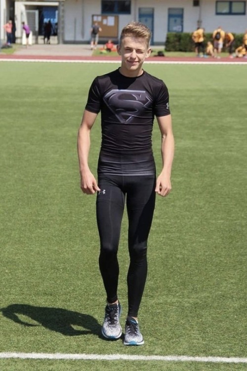 jocktyler222:  boyfrind:Mein schwarzer super Hero 😍 Nice black soccer tights also