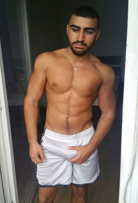 roaminfan-two:  Waow !!! Very very hot Rebeu !!! Yuuuuuuummm !!!