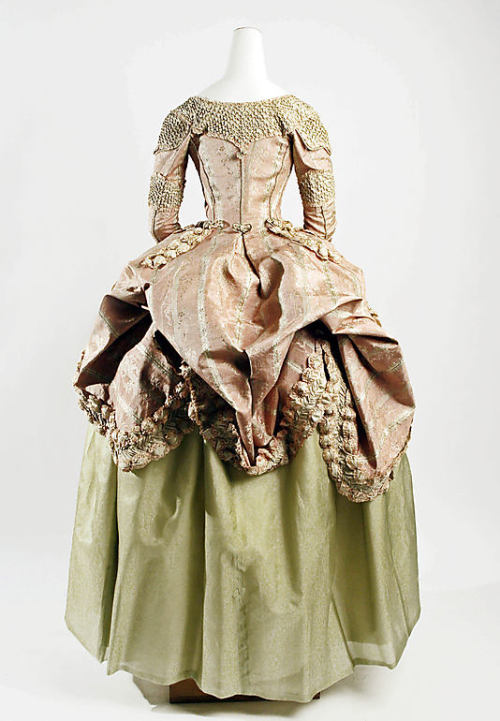 balmasque: DressFrench, 1778 - 80 Source.