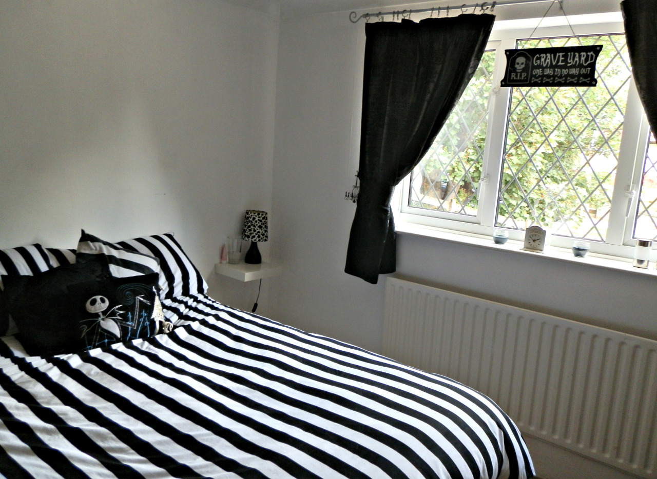 wifetodarkness:  americangothgirl:  xtoxictears:  wifetodarkness:  Our first home,