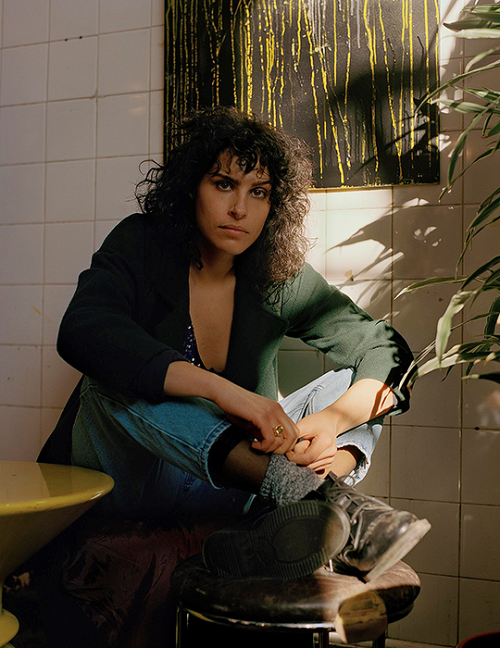 shesnake: Desiree Akhavan photographed by Tereza Cervenova for The Bisexual (2018).