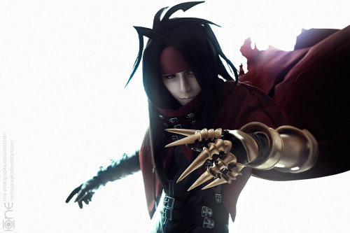 narcisspuppet: Vincent Valentine - NarcisspuppetLucrecia Crescent - Lady ZeroPhotographer - Lexa One