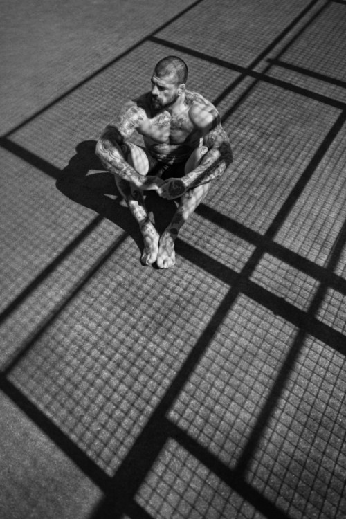 accidentalbear:  (via Antonio Ledesma, A Mountain of Man Photographed by Joan Crisol) 