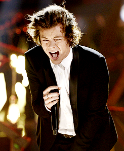 mr-styles:  One Direction Performing At The