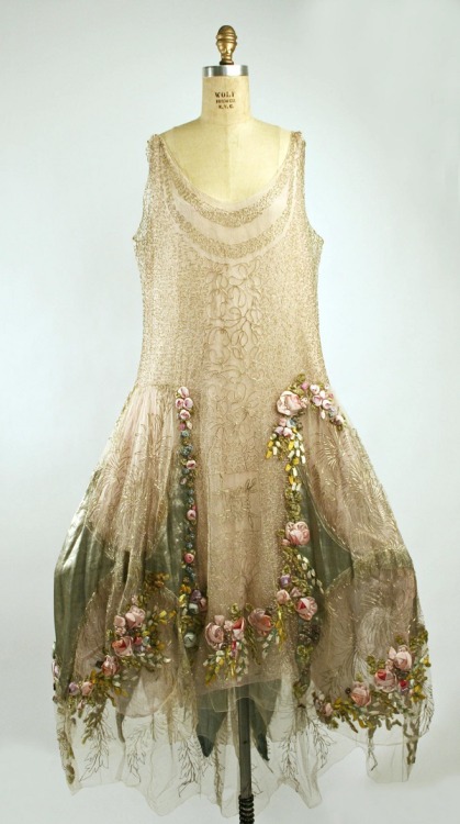 jaclcfrost:  and here’s a dress from 1928 designed by the boué sisters aka an actual fairy dress for an actual fairy 