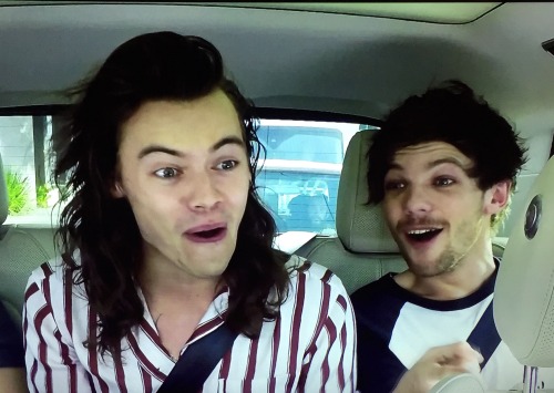 XXX haroldslovebites:  Harry and Louis’ reaction photo