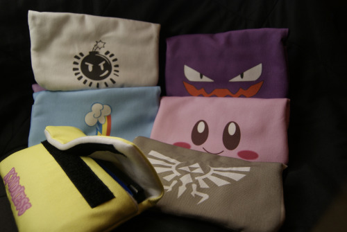squishyproductions:  3DS Bag Giveaway! To celebrate the addition of 3DS bags to our shop, we will be holding a giveaway! These bags are made to fit up to a 3DS XL! This is only a few of the available designs. We have 19 different designs in total! What