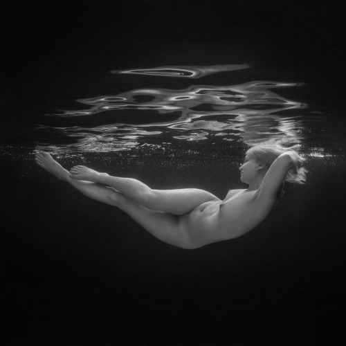 artizan3: light_water_by_fly10-