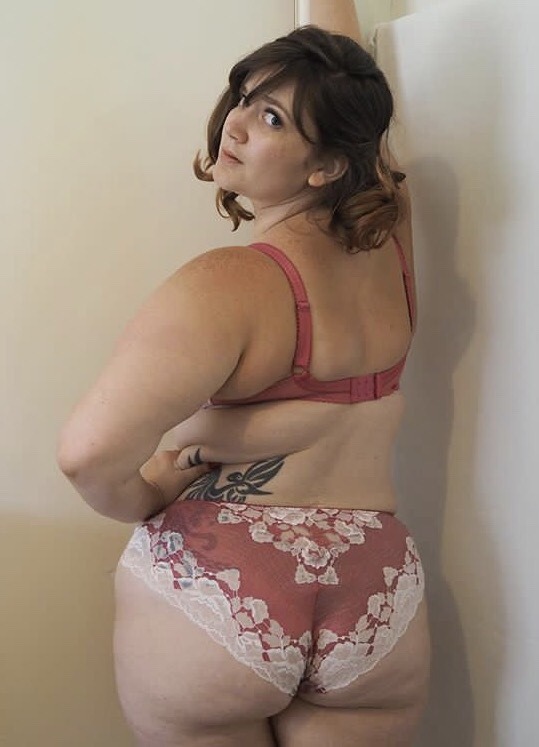 mom-butt-ass:  This naughty wife loves showing off her mombutt!!  They all do!!