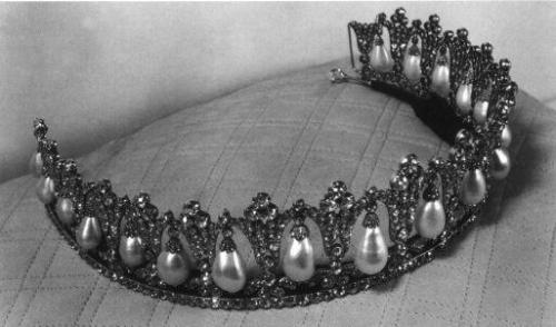 Pearl Poiré Tiara ♕ Danish Royal Property Trust