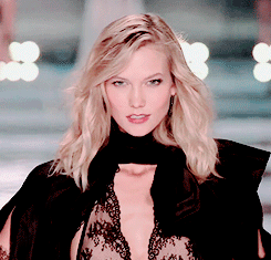 kissesoncheekss:  Taylor Swift and Karlie Kloss at the 2014 VSFS 