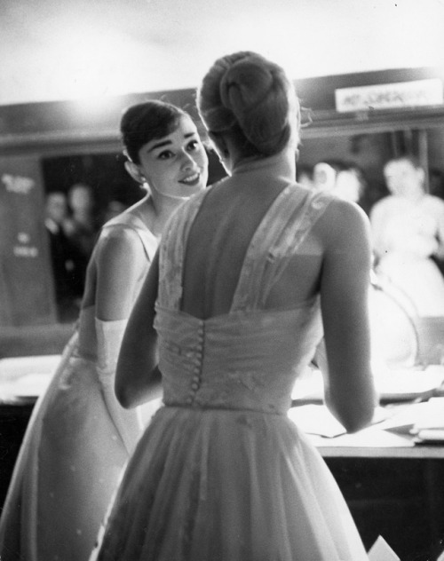 thefashioncomplex:Audrey Hepburn and Grace Kelly wait backstage at the RKO Pantages Theatre during t