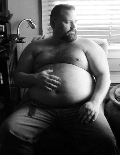bear-tum:  scream2013:  852  megabaerchen:  Mit dem könnte man mehr anstellen!! 😜Da werde ich ja richtig geil!! 😛👍😎💦  Super geiler Kerl! 😜😛👍Mit dem würden wir gerne mal eine Nummer schieben! 🐷👅💦 