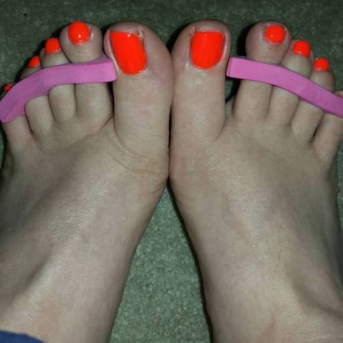 New #nailpolish #nailporn #pedicure #pedicures #pedicuredtoes drying. Hope you like!