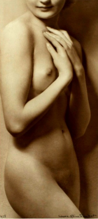 Porn ….Laure Albin Guillot - Nu, 1938./via Reality photos