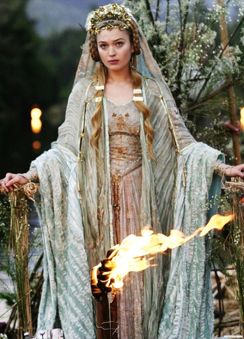 fuckyeahcostumedramas:Sophia Myles in ‘Tristan & Isolde’ (2006). 