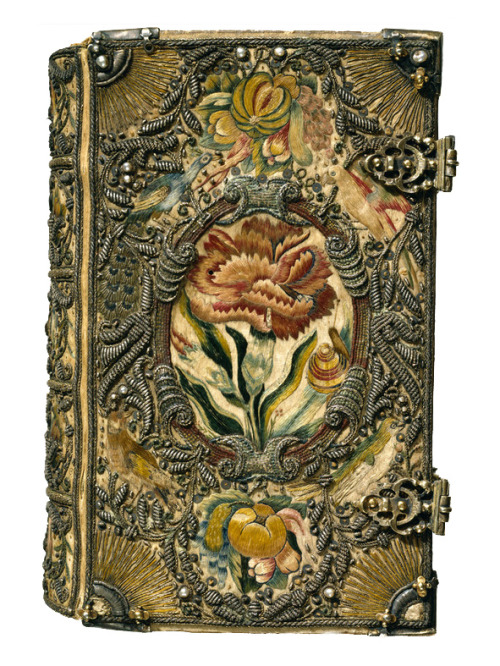 Textile bookbinding, 1615-1620. The Netherlands. Via Koninklijke Bibliotheek.