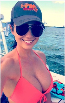 bikini-selfies:She’s a keeper