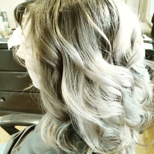 Tasha always makes my hair look amazing~ #greyhair  (at Livvy & Co)