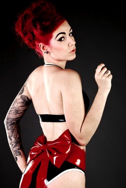 cervenafoxisafox:  Cervena Fox