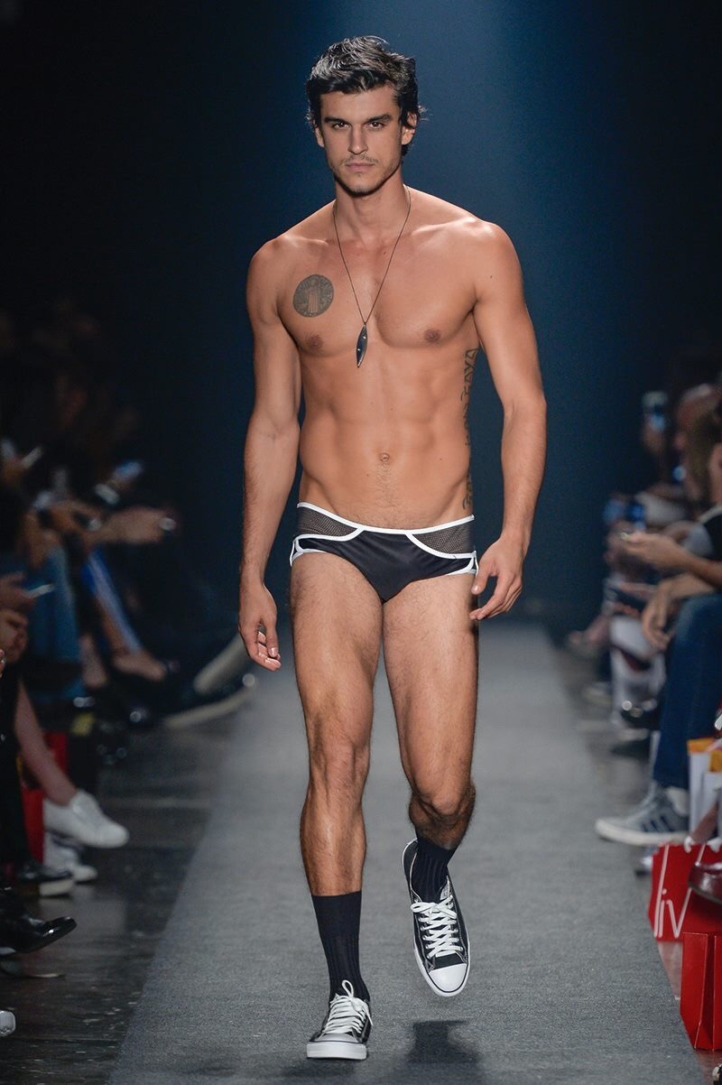 amarfoto:  AMIR SLAMA SPRING SUMMMER 2017 São Paulo Fashion Week 
