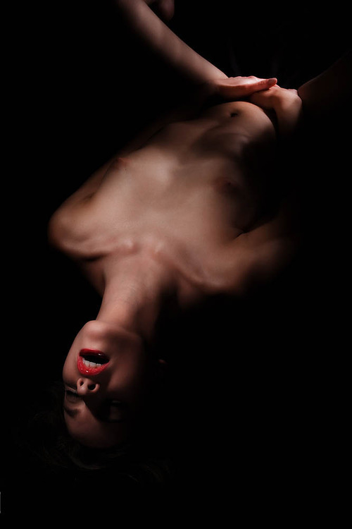 underview: nlscentofawoman:  (source: zerotika) 