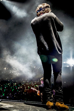styzles-deactivated20151205:  One Direction:  MetLife … you’re up #WWATour  