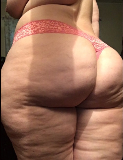 curvywhitebbw: Happy Friday Tumblr