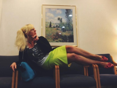 It’s my body and you will not fucking control any part of it #HospitalGlam[#imagedescription: phot