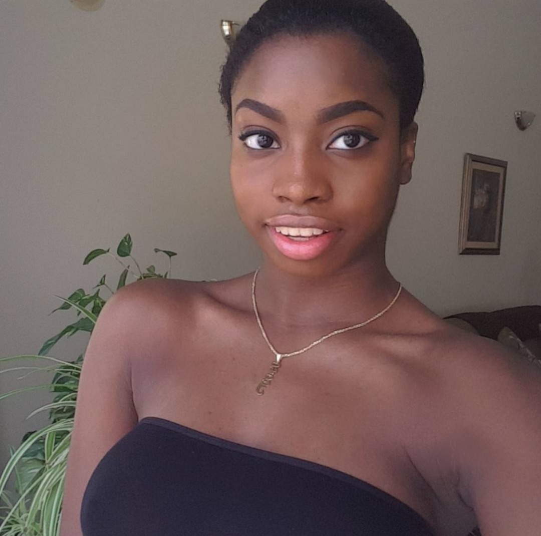 tropicalgrrrl:Love tying my hair into a bun and pretending it’s short 😌 can’t