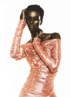 ohthentic:  femmequeens:Yasmin Warsame in Gucci Spring/Summer 2003 by Tom Ford photographed by Gyslain Yarhi  Oh 