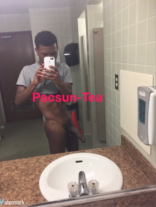 mr804: pacsun-tea: Lol peep where he took those pic at enjoy Dam he sexy