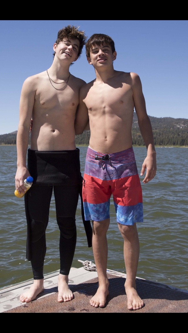hotfamousmen:  Nash and Hayes Grier