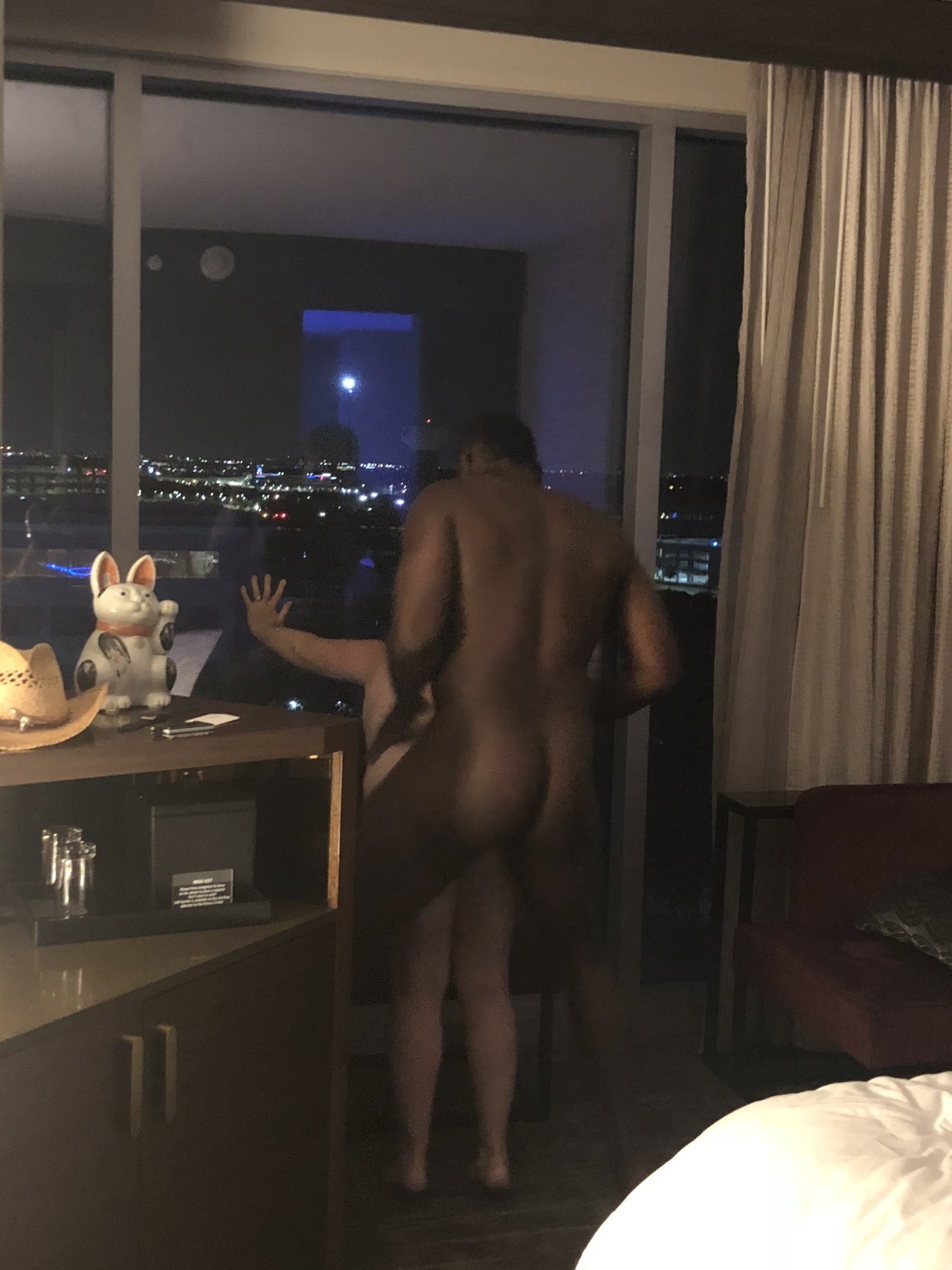 mrsdfwhotwife:  She wanted the suite with the window to the street