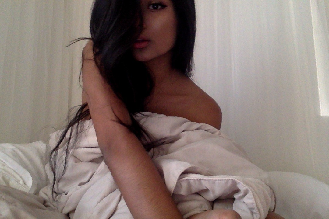 mashpototo:small blanket girl