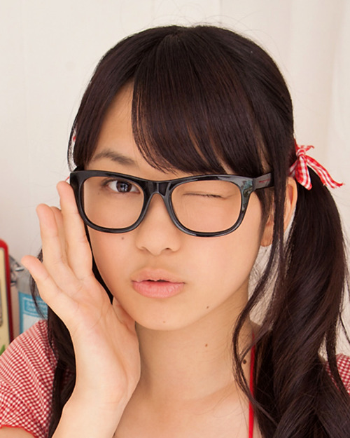 Do I Look Nerdy With these Glasses? - Tomoe Yamanaka (山中知恵) 