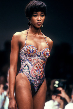 90sclubkid:  Naomi Campbell, 1990 