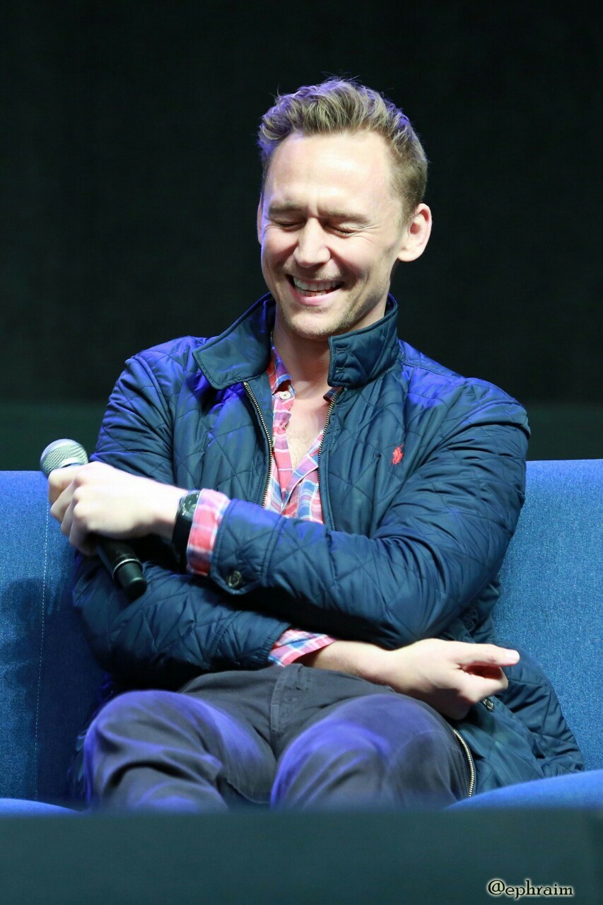 tom hiddleston laughing