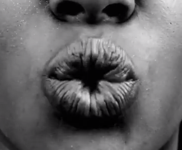 illkim:  illkim:  why Azealia Banks’ lips always look like a butthole            