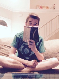 bruhstin:Pantless reading is the best reading