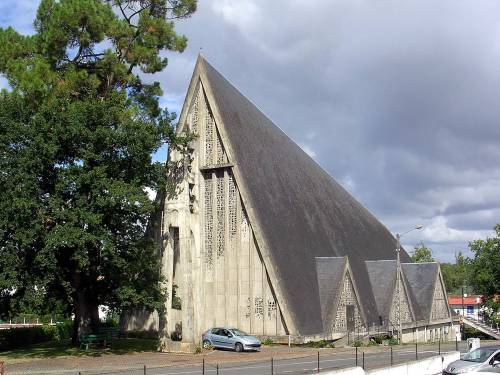 germanpostwarmodern:Church “Saint-Vincent-de-Paul” (1960-63) in Mont-de-Marsan, Fra